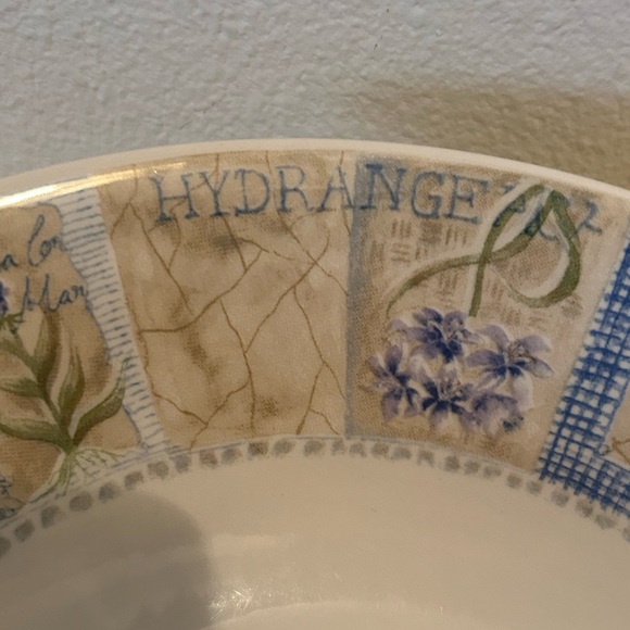 Pier 1 Imports Hydrangea Bowl. 9.5” England Angleterre. - Picture 3 of 7